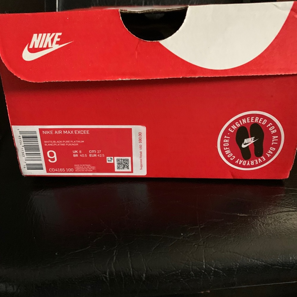 Nike - Picture 3 of 3